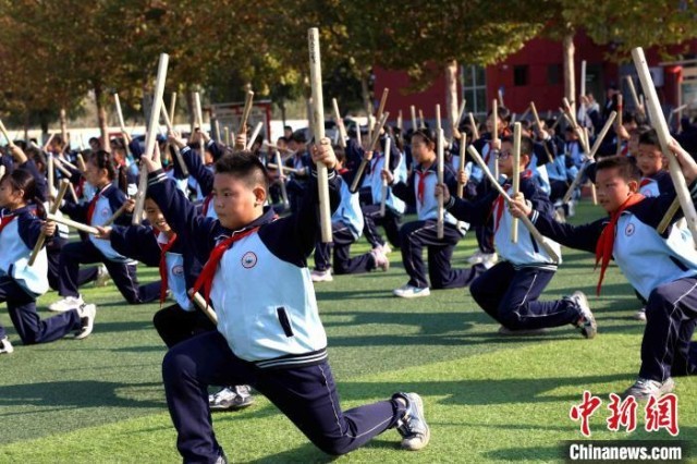 kaiyun山东各地打造“阳光体育大课间”让学生“撒欢儿”动起来