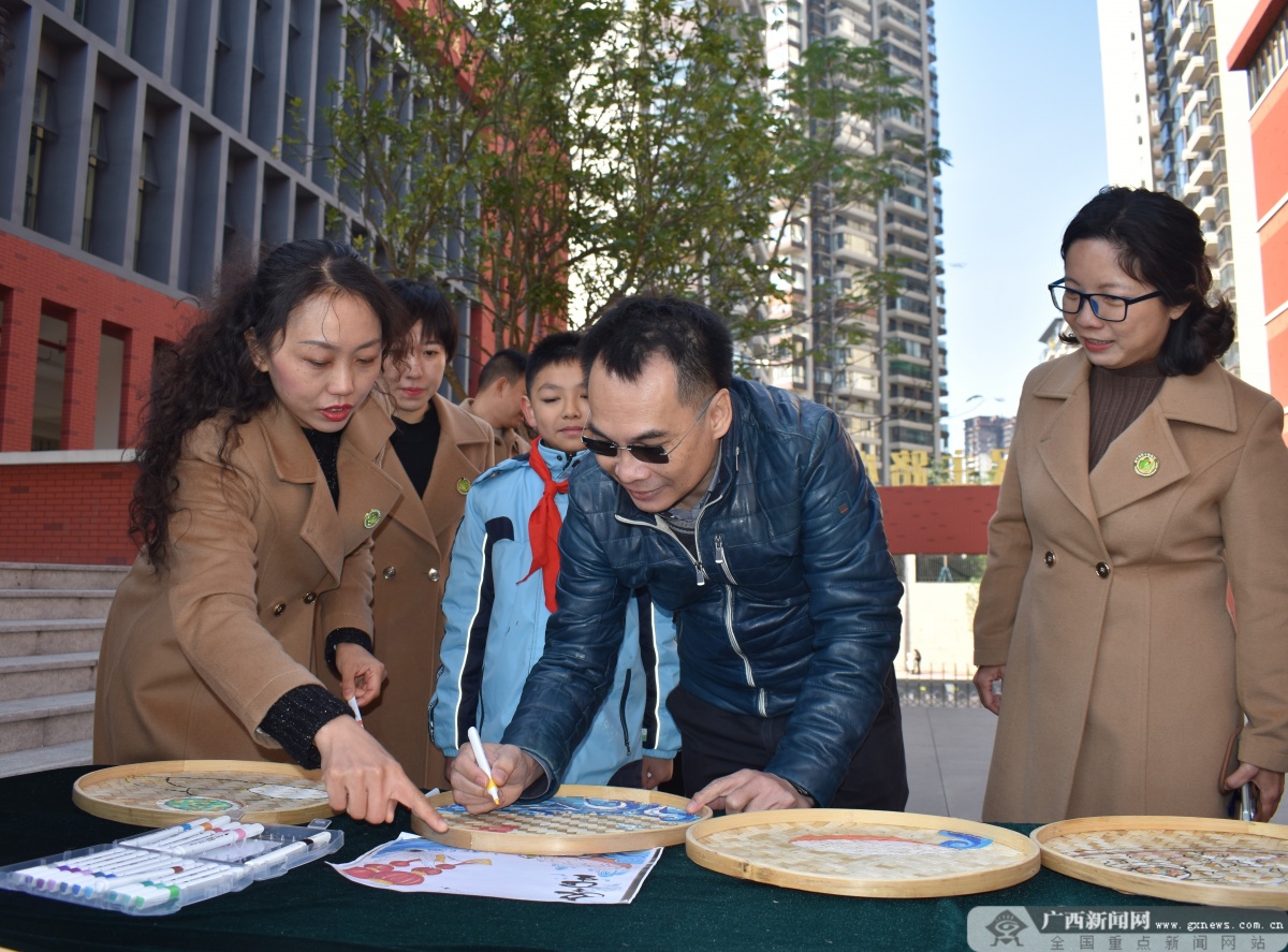 泰国易三仓学校小学部代表团到南宁市民主路小学参观交流kaiyun(图3)